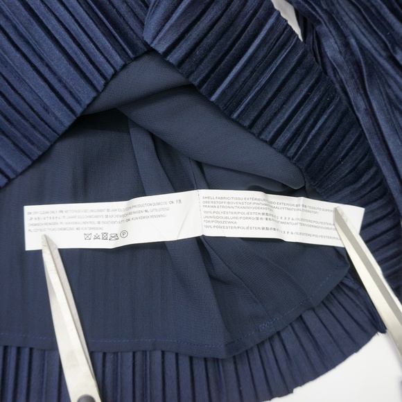 J.O.A. Velvet Pleated Cold Shoulder Top Navy M - Picture 4 of 8